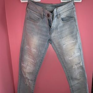 American Eagle Distressed jeans ✨